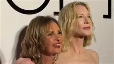 في مهرجان الجونة السينمائي.. يسرا تستقبل كيت بلانشيت على السجادة الحمراء