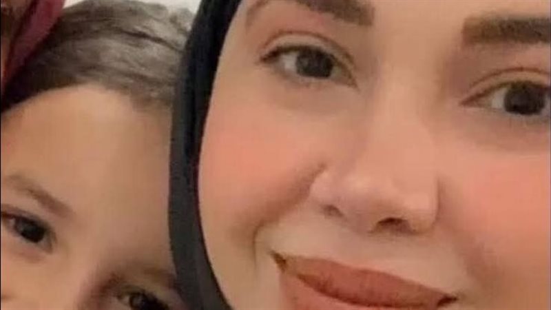 الام وابنتها