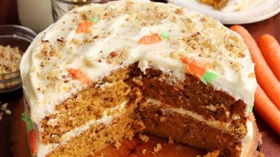 كيك الجزر برائحة القرفة وتغليفة الجبنة الكريمية الغنية 	