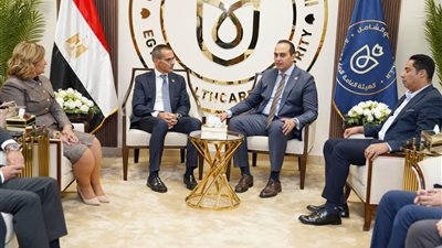 أحمد السبكي: بحث إنشاء إطار إقليمي موحد لدعم أداء المنشآت الصحية 