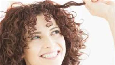 زيوت طبيعية تجعل شعرك الكيرلي أكثر حيوية ولمعان.. تعرفي عليها 