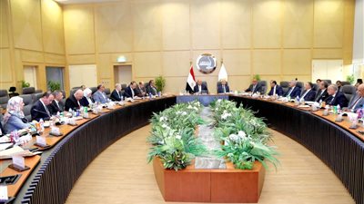 الوزير: تدعيم مستمر للشركة بأحدث أنواع الأتوبيسات التي تعمل بالغاز والكهرباء