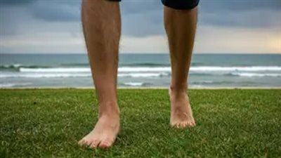 4 طرق تؤثر بها آلام القدم المزمنة على وضعيتك وصحة مفاصلك