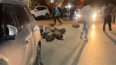 دون إصابات.. انقلاب سيارة نقل أنابيب بشارع السعادة بزهراء المعادي