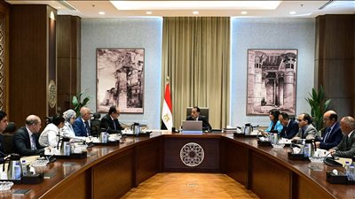 رئيس الوزراء ووزير الأعمال يبحثان فرص الاستثمار في السياحة والتشييد