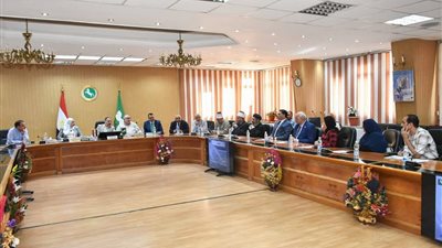 دعم وحماية للطفل الشرقاوي.. محافظ الشرقية يترأس اجتماع لجنة حماية الطفل