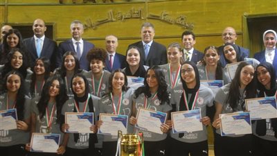 وزير الرياضة يكرم بطلات أفريقيا لكرة اليد ويعدهم بمكافأة مجزية