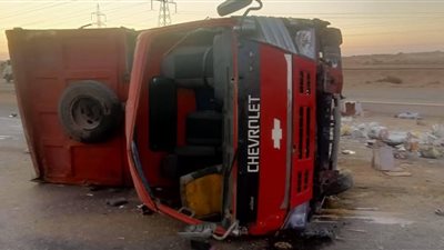 إصابة 4 أشخاص في حادث تصادم بين سيارتين على طريق العين السخنة 