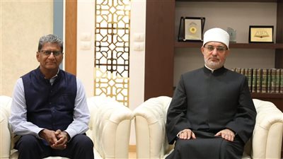 سفير الهند يوجه دعوة رسمية إلى مفتي الجمهورية لزيارة بلاده