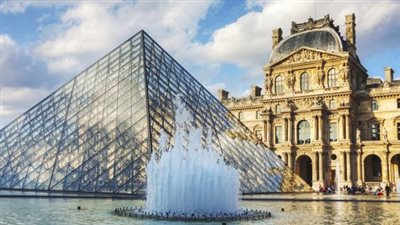 لصوص لكن ظرفاء.. أحمد موسى يكشف تفاصيل سرقة متحف اللوفر المثيرة للجدل