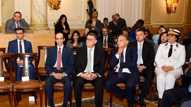 النائب محمد عبد العزيز