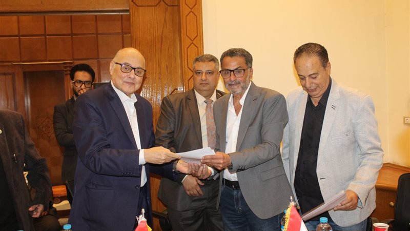 رئيس حزب الغد