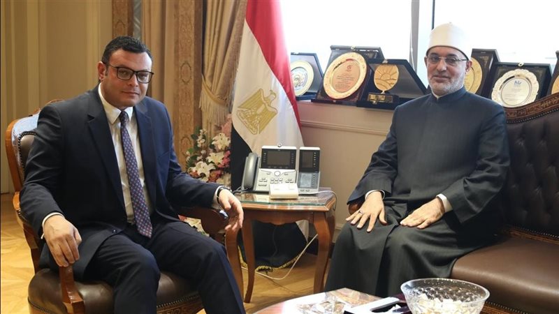 وزير الإسكان ومفتي