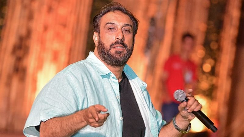 الفنان حسام حسني