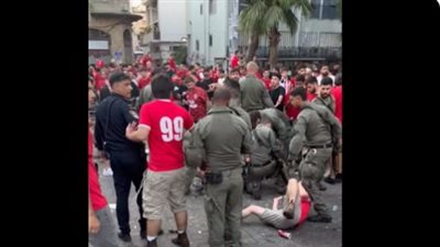 مفرقعات وقنابل دخانية.. شرطة الكيان الصهيوني تلغي ديربي تل أبيب وتحتجز مشجعين