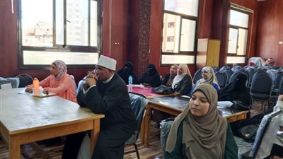 رئيس أزهرية السويس  يتابع تدريب معلمي العلوم على المنهج الجديد للصف الإعدادي