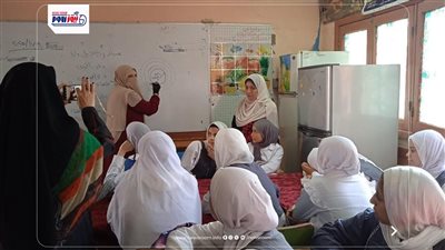 محاضر لطلاب ضمن مبادرة 