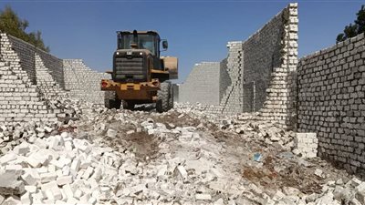 الوحدة المحلية في قنا تكثف حملات إزالة المخالفات لضمان الانضباط