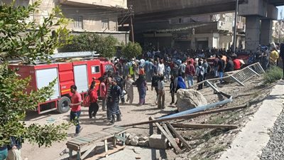 بالأسماء.. مصرع شخصين وإصابة 6 آخرين أثر إنقلاب سيارة من أعلى كوبري بالبحيرة