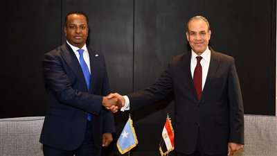 وزير الخارجية يبحث مع نظيره الصومالي تعزيز الشراكة الاستراتيجية بين البلدين