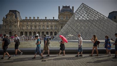 بعد سرقة متحف اللوفر بباريس.. كبير الأثريين: الموضوع يثير علامات استفهام 