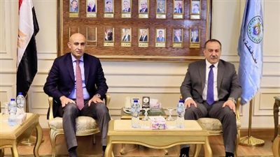 محافظ أسيوط يستقبل وزير التربية والتعليم خلال زيارته للمحافظة لتفقد المدارس