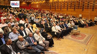 محافظ المنيا يعقد لقاءً موسعًا لمناقشة التحديات بالمدارس على مستوى الإدارات 