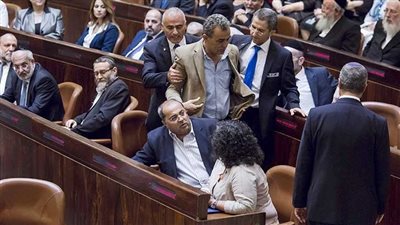 شاهد.. أعضاء بالكنيست يقاطعون كلمة نتنياهو ويغادرون القاعة