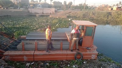 أسيوط تبدأ تشغيل المعدة الألمانية لإزالة ورد النيل بعد سنوات من التوقف