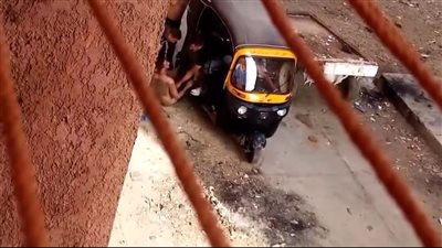 الأمن يفحص فيديو صادم لتجريد شاب من ملابسه والاعتداء عليه بالضرب بحدائق أكتوبر