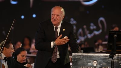 عمر خيرت يعزف للحياة ويتابع حديث النغم مع البيانو 