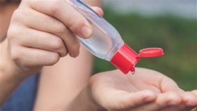 ما الذي يفعله الإيثانول بجسمك عند استخدام معقم اليدين بكثرة؟ 	