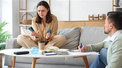 بذكاء وهدوء… هكذا تتعاملين مع الخلافات المالية في العلاقة الزوجية 	