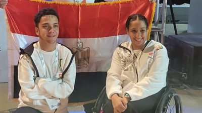 آية أيمن والسيد بطلان الخماسي يحملان علم مصر في افتتاح دورة الألعاب الشاطئية