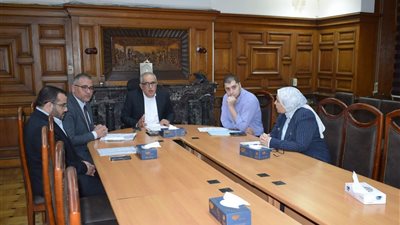 رئيس هيئة التأمين الصحي يعقد إجتماعَا موسعَا مع مديري الأفرع لمتابعة الخدمات