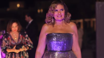 ليلة لن أنساها أبدًا.. يسرا تتغزل في معرضها الفني بالجونة السينمائي 