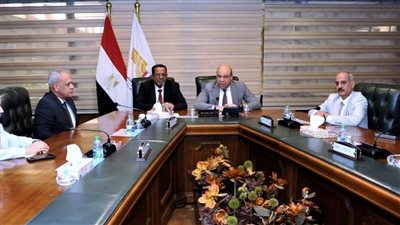 مصر تحتفل بتخريج دفعة من المراقبين الجويين اليمنيين بحضور وزير الطيران