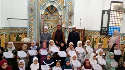 مدير أوقاف مطروح يكرم حفظة القرآن الكريم بمسجد المغاربة بالحمام 