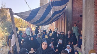 انهيار أسرة شهيد الشهامة.. وفاة شاب أثناء إطفاء حريق بشط الملح