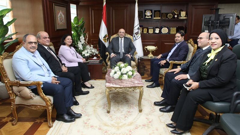 محافظ بنى سويف مع