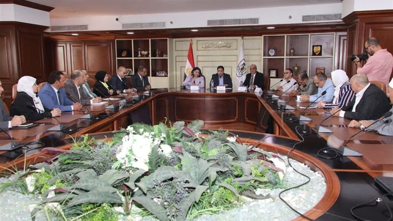 اجتماع نائب محافظ