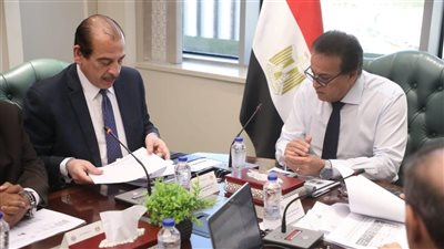  وزير الصحة يتابع تطورات منظومة دعم وصرف الألبان الصناعية 