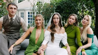 ألانا شقيقة العارضتين جيجي وبيلا حديد تدخل القفص الذهبي 