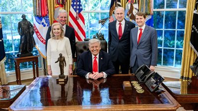 بعد خسارة نوبل.. ترامب يفوز بجائزة مهندس السلام لعام 2025