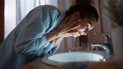 خطوات سهلة وبسيطة.. أسرار العناية اليومية بالبشرة قبل النوم 