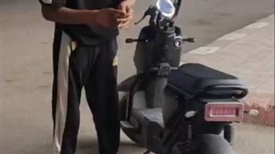 انفلات الدراجات النارية الصغيرة في قنا.. الأهالي يصرخون: “لا رادع للمتهورين”