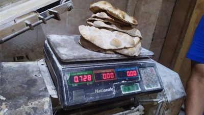 إحالة18 مخبر بتهمة التلاعب في وزن الرغيف للنيابة العامة