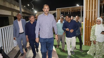 محافظ سوهاج يتفقد الممشى والمرسى السياحيين بالكورنيش الغربي.. صور