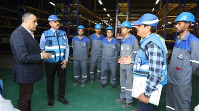 وزير الإنتاج الحربي يتابع مراحل التصنيع العسكري والمدني بشركة حلوان للآلات 