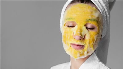 طريقة عمل ماسك طبيعي لتفتيح البشرة باستخدام مكونات من المنزل